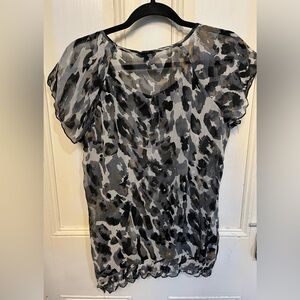 Reitmans Short Sleeve Patterned Scoop Neck Blouse Medium